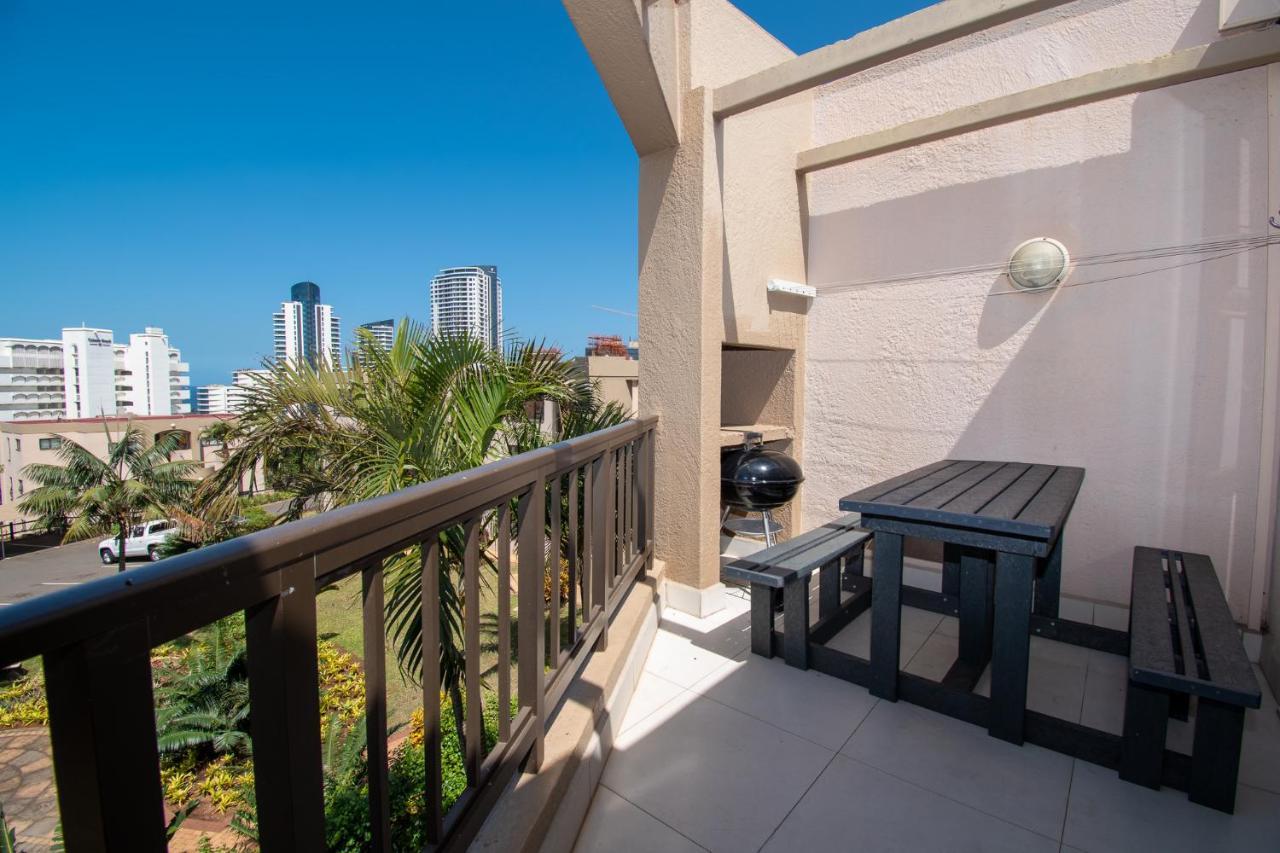 Appartamento 11 The Shades Umhlanga Rocks Durban Esterno foto